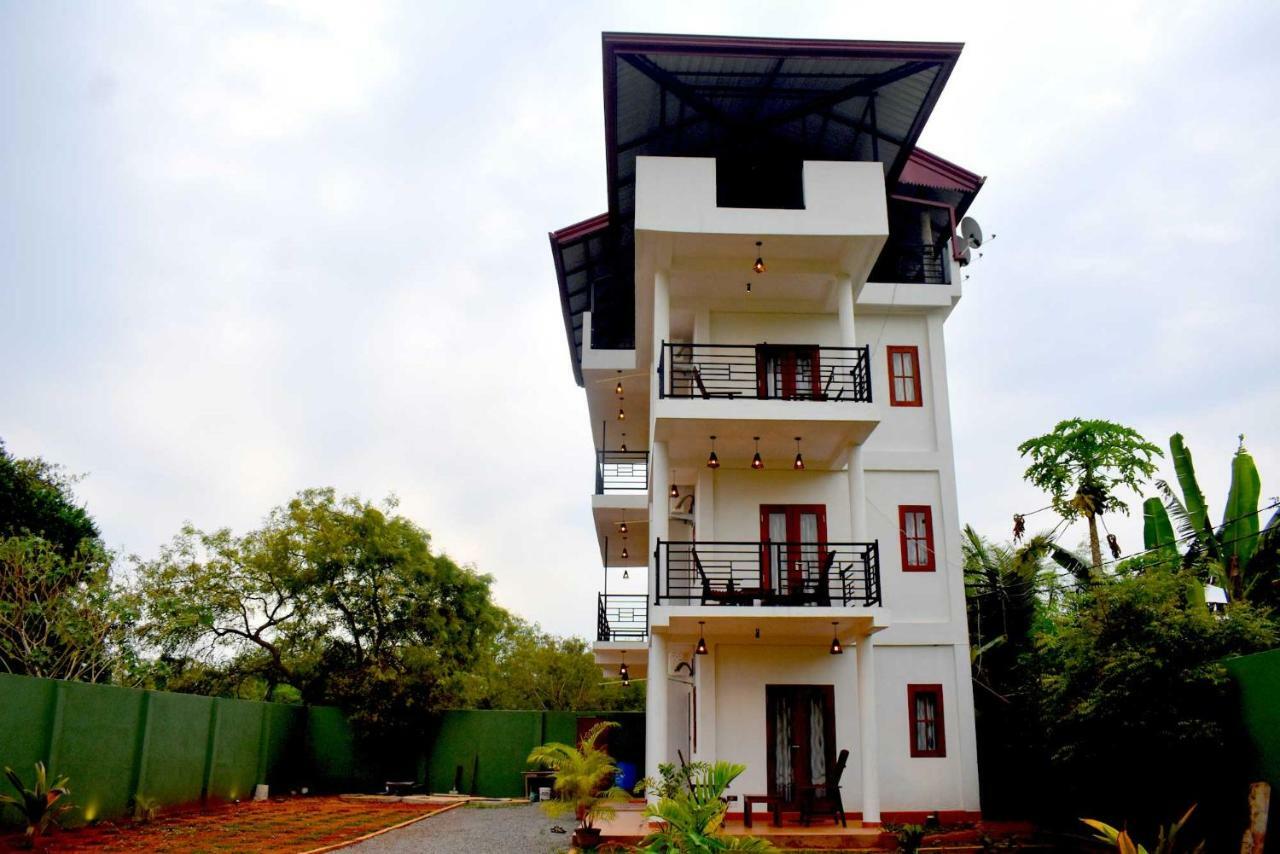 Blue Sky Hotel Parque nacional Yala Exterior foto